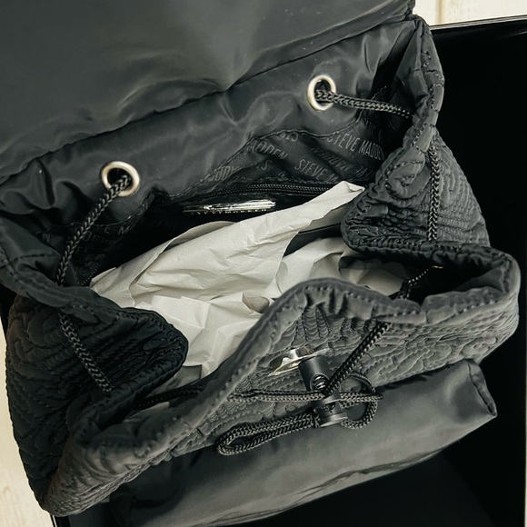 Steve Madden Backpack Bottle Earbud Case 3 Pc Gift Set - Picture 6 of 8